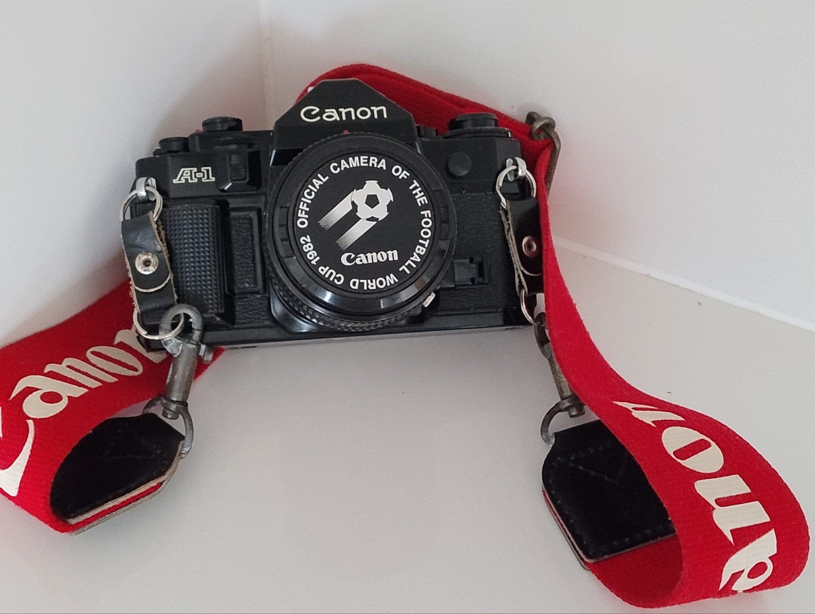 Appareil photo Canon A1 avec objectif FD 50 mm 1:1.4 et cein, Enlèvement ou Envoi, Comme neuf, Reflex miroir, Canon