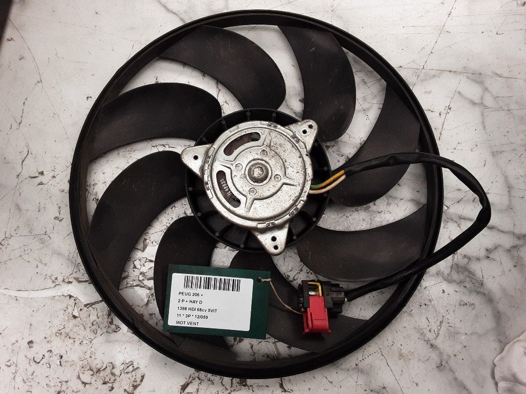 VENTILATEUR RADIATEUR MOTEUR 206+ (2L / M) (5YY0506EP), Autos : Pièces & Accessoires, Mevr. I. Hauben, Utilisé, Rue de l'Espoir 34 34
4030  GRIVEGNÉE, BE