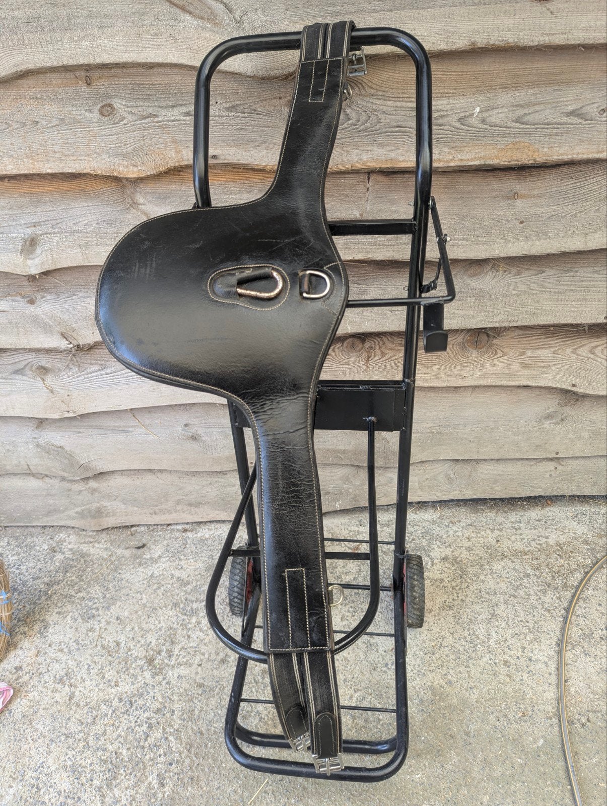 Sangle bavette en cuir noir, Enlèvement, Noir