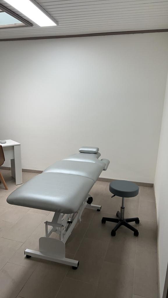 Table de massage hydraulique avec pli central 186 x 65 cm, Ophalen, Zo goed als nieuw, Massagetafel
