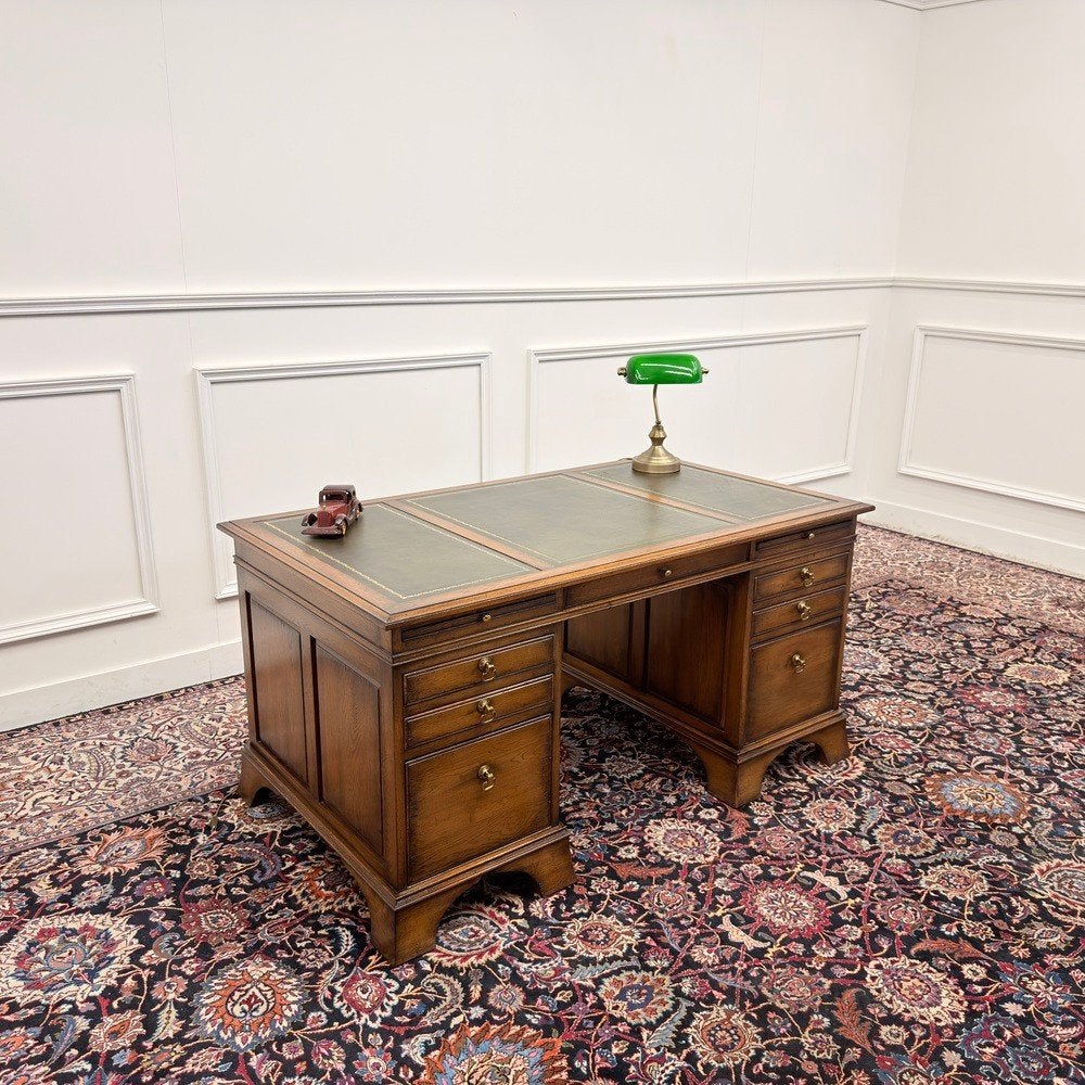 Klassiek Engels RAC Chesterfield Bureau, Ophalen