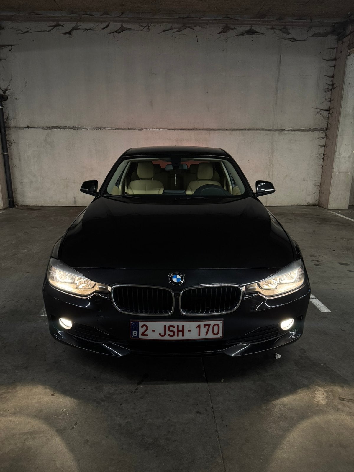 BMW 316i 2014 2. Propriétaire 2014 117 000 km avec attelage, Achat, Entreprise, Climatisation automatique, 5 portes