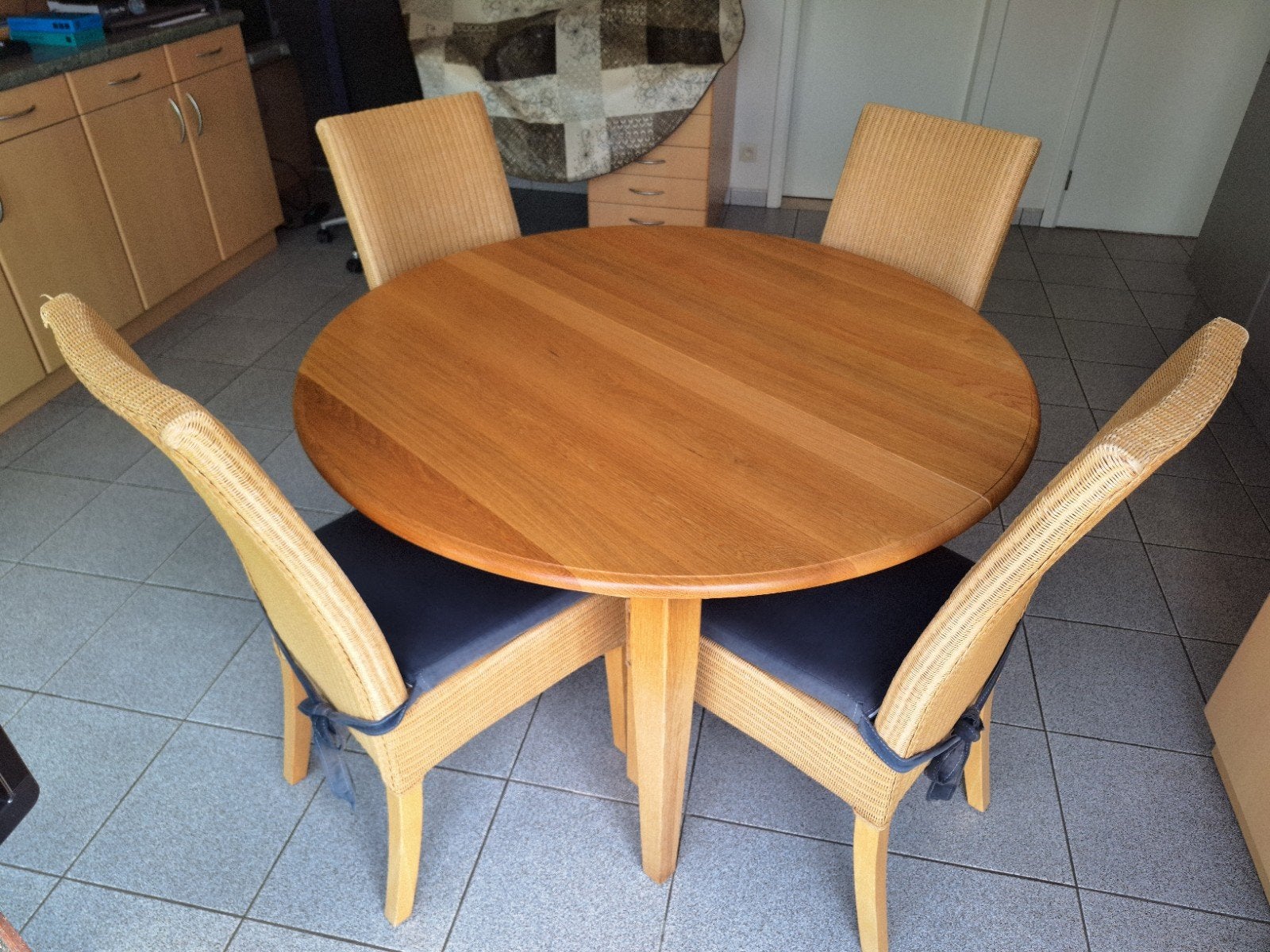 Ronde eiken tafel met 4 stoelen, Huis en Inrichting, Tafels | Statafels, Ophalen