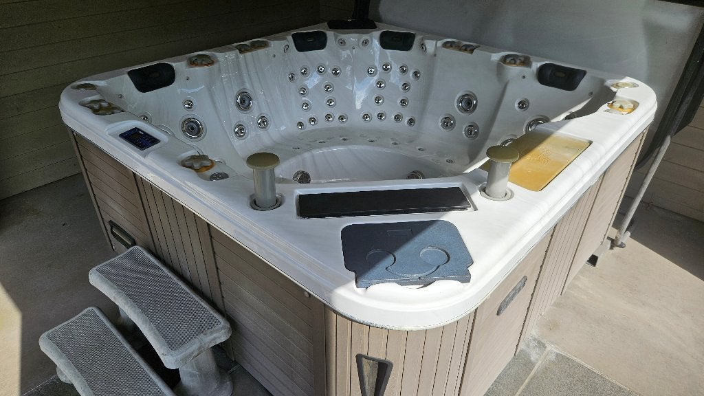 Jacuzzi voor 6 personen, Tuin en Terras, Bubbelbaden en Hottubs, Ophalen, Gebruikt, Afdekzeil, Vast