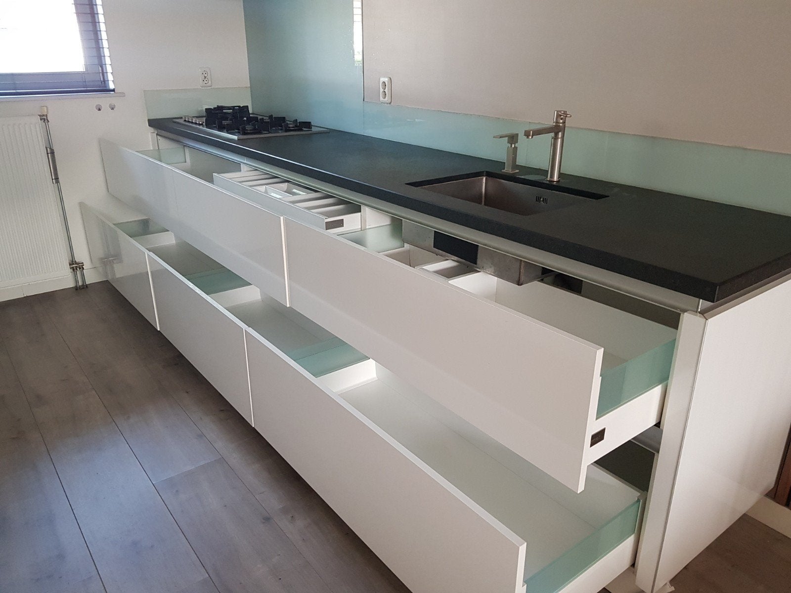 Volledige keuken. Briljant wit. Graniet., Huis en Inrichting, Keuken | Keukenelementen, Gebruikt, Wit