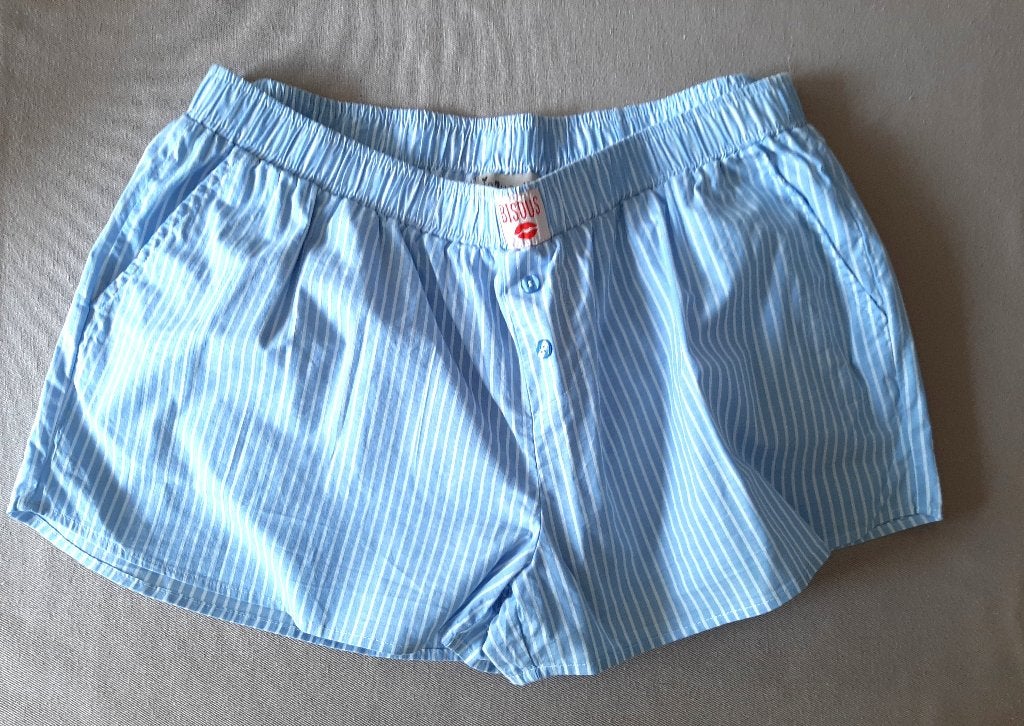 Te koop: Nieuw!!Leuke blauw gestreepte short van "Veritas"XL, Kleding | Dames, Pyjama's, Veritas, Ophalen, Nieuw, Maat 46/48 (XL) of groter