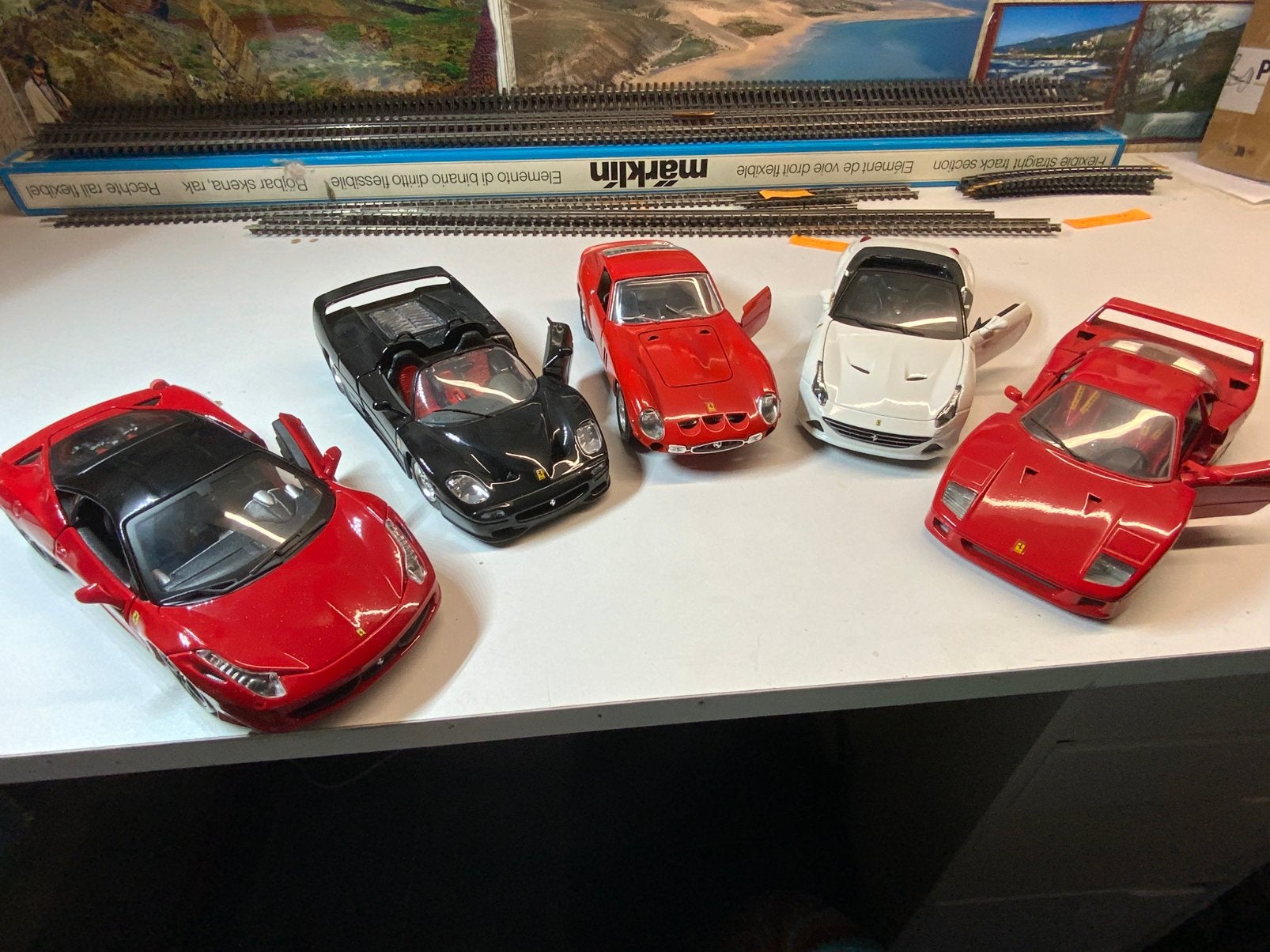 LOT DE 5 VOITURES DE COLLECTION FERRARI 1/24 MARQUE BBURAGO, Enlèvement ou Envoi, Comme neuf