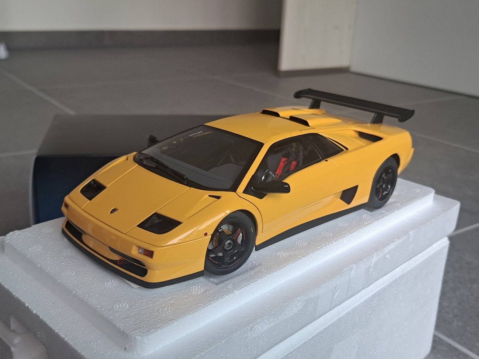 Lamborghini Diablo SV-R 1:18 AUTOart avec un défaut, Enlèvement ou Envoi, Comme neuf, Voiture, Autoart