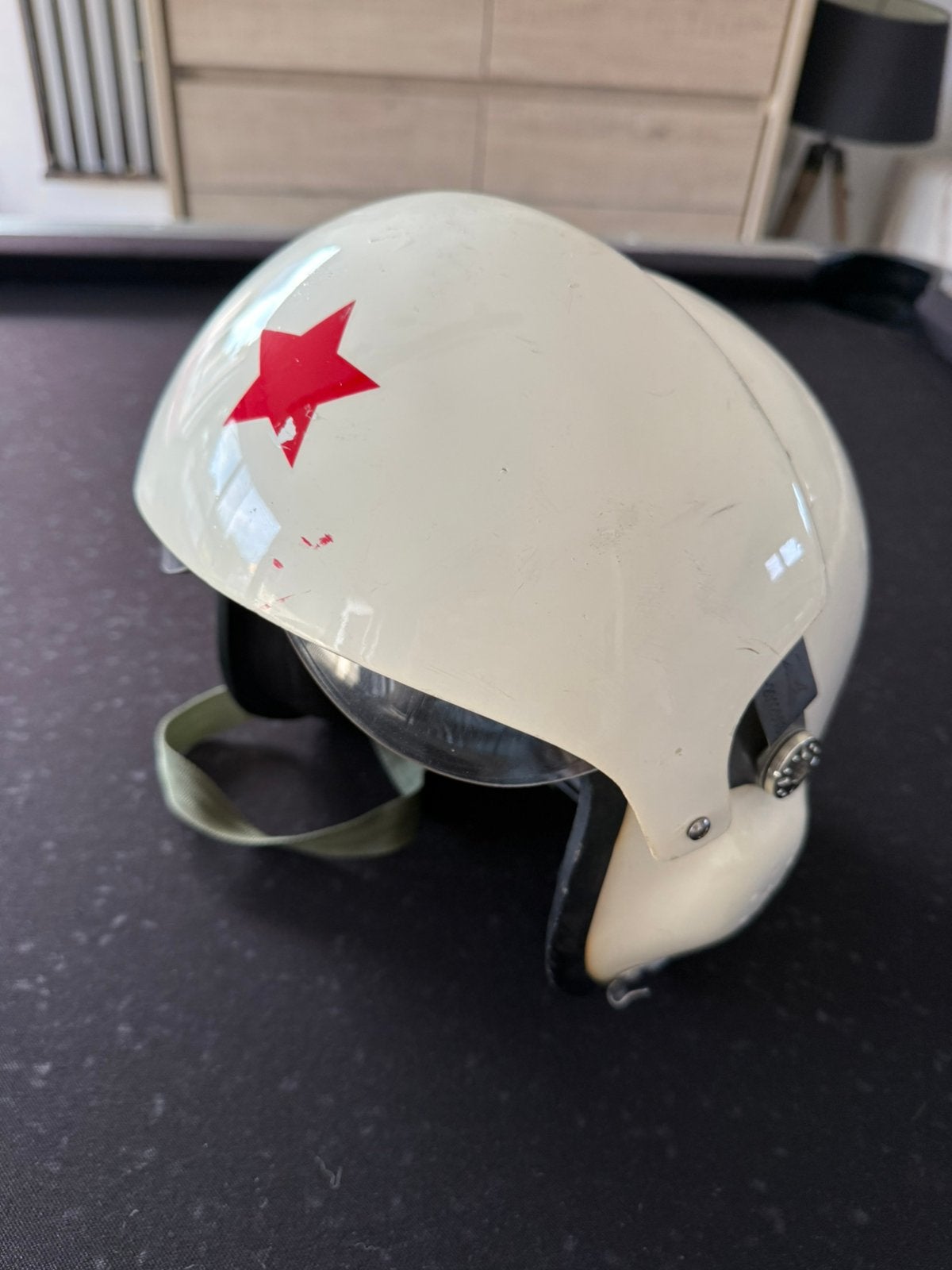 Piloten helm, Ophalen
