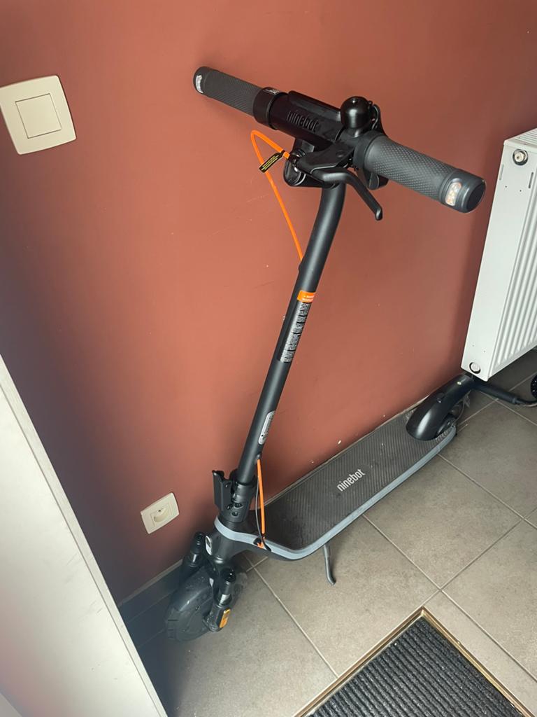 Elektrische step Ninebot by segway, Fietsen en Brommers, Steps, Zo goed als nieuw, Ophalen