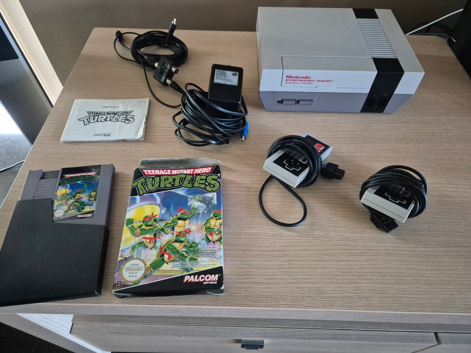 Nintendo NESE-001 1985 + Turtles, Games en Spelcomputers, Spelcomputers | Nintendo NES, Ophalen of Verzenden