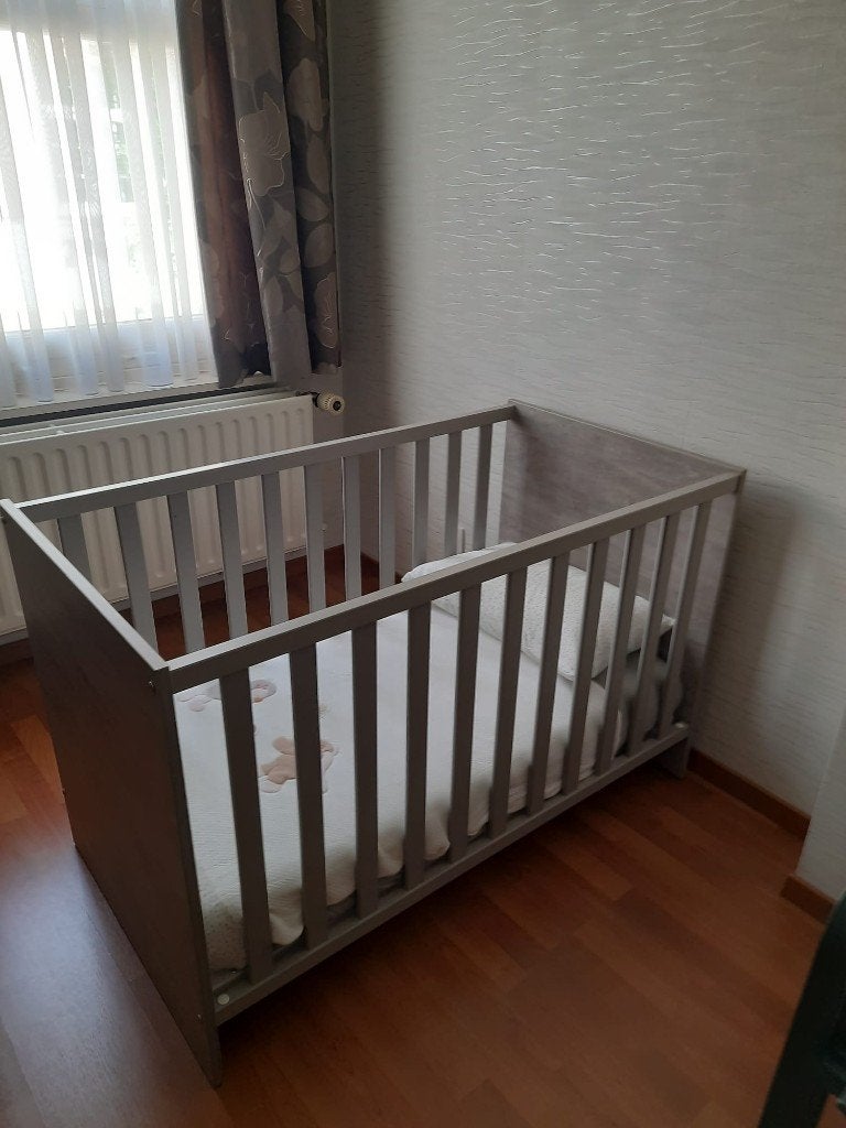 Babybed, verzorgingstafel en matrasje, Kinderen en Baby's, Ophalen, Nieuw
