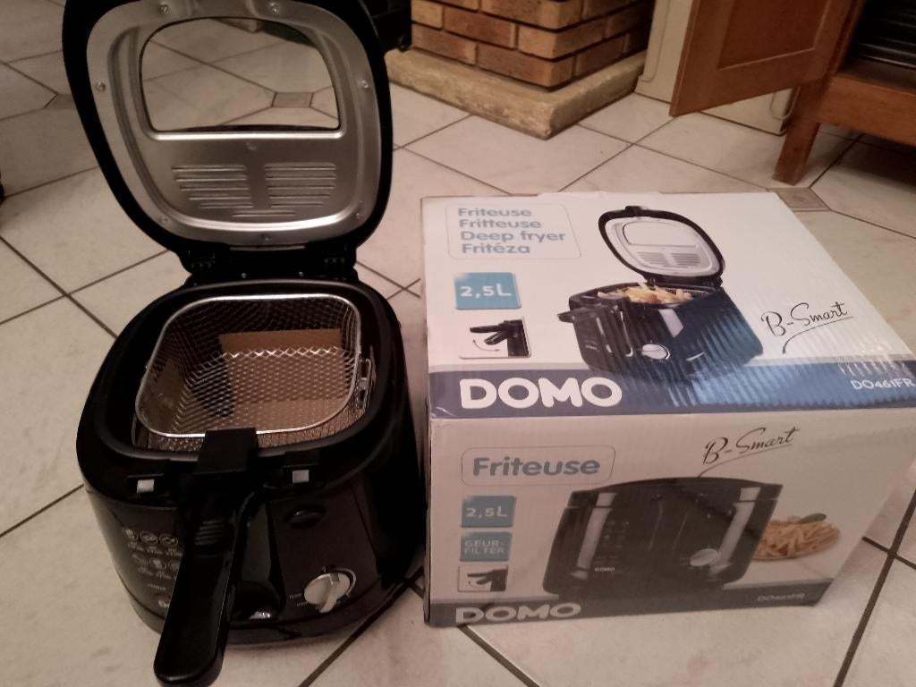 Friteuse neuve DOMO 2.5 litres Puissance 1800W, Enlèvement