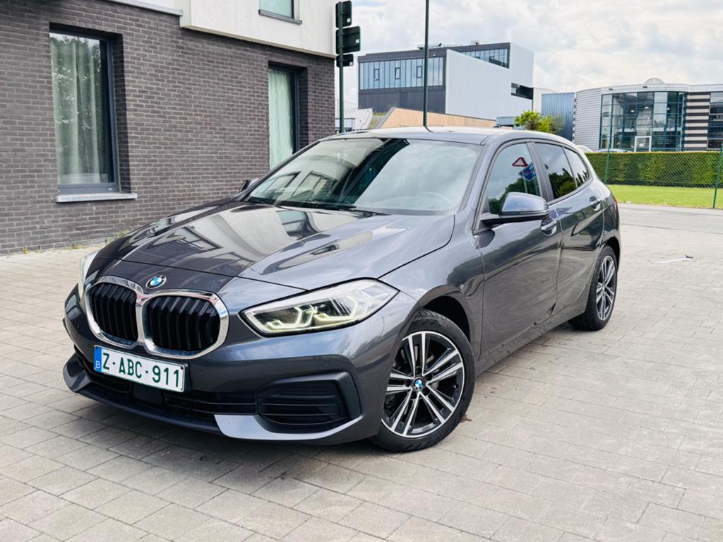 BMW 118i Benzine 02/2021, Auto's, BMW, Bedrijf, Te koop, 1 Reeks, Benzine, Euro 6, Automaat, Zilver of Grijs, Zwart, Dealer onderhouden