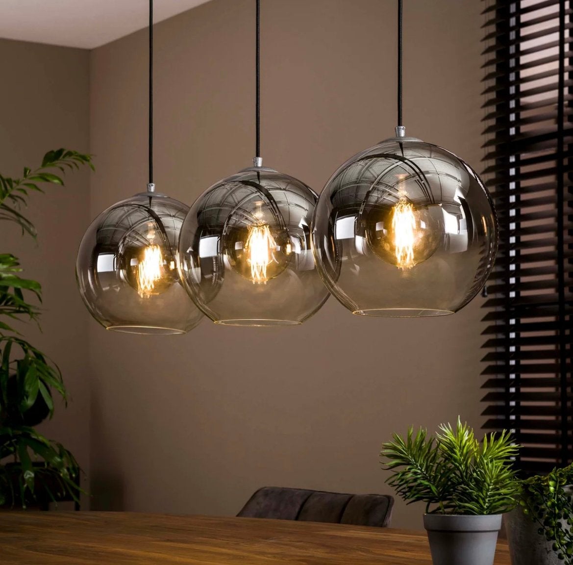 Plafondlamp met 3 Smoke/ oudzilver bollen nieuw in de doos., Ophalen, Nieuw, Glas