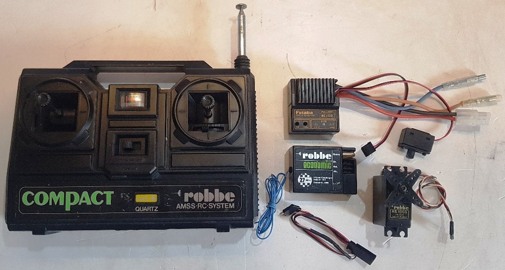 Kit émetteur compact Vintage Robbe 27,145 Mhz + Futaba ESC, Échelle 1:10, Enlèvement ou Envoi, Pièce, Utilisé