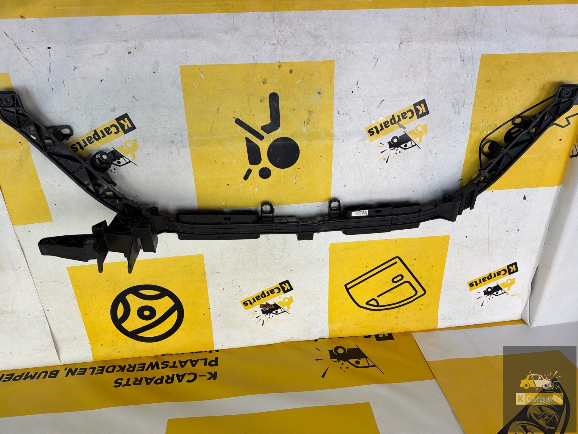 Support de phare avant Mercedes A W177 A1776208000, Mercedes-Benz AG, Mercedes-Benz, Utilisé, Mercedesstrasse 120
70372  Stuttgart, DE
