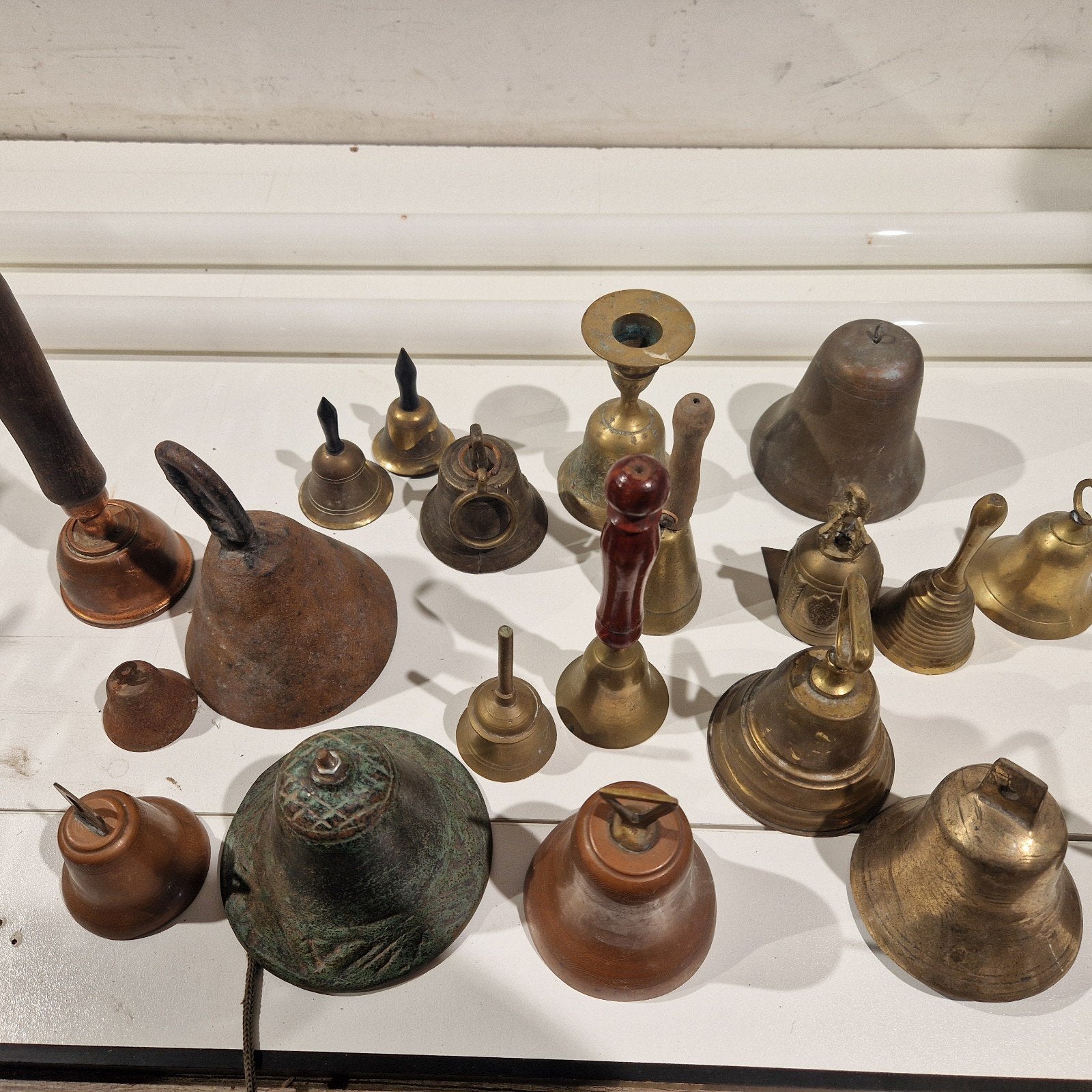 lot 18 klokken  bellen uit koper , brons , en gietijzer, Ophalen of Verzenden, Brons