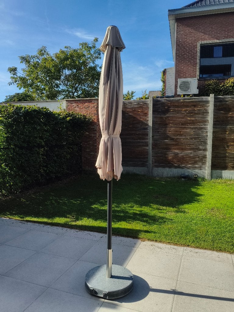 Tuinparasol met stevige voet, Tuin en Terras, Ophalen, Kantelbaar, Zo goed als nieuw, 1 tot 2 meter