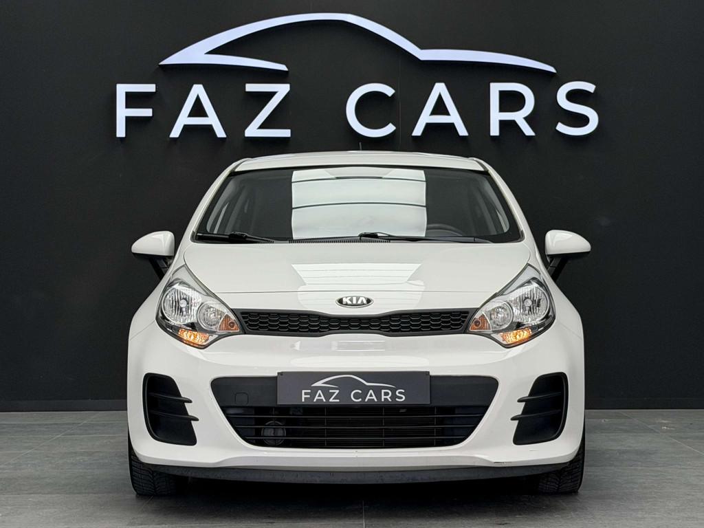 Kia Rio 1.2i Lounge * 1ER PROP + CLIM + GARANTIE *, Voorwielaandrijving, Stof, Gebruikt, Wit
