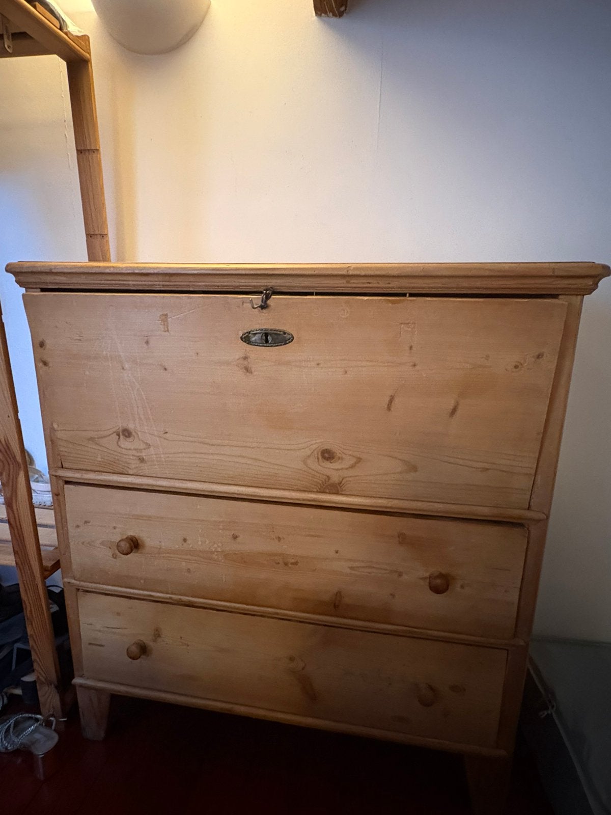 Commode en bois de qualite, Maison & Meubles, 3 ou 4 tiroirs, Enlèvement, Utilisé, 100 à 150 cm