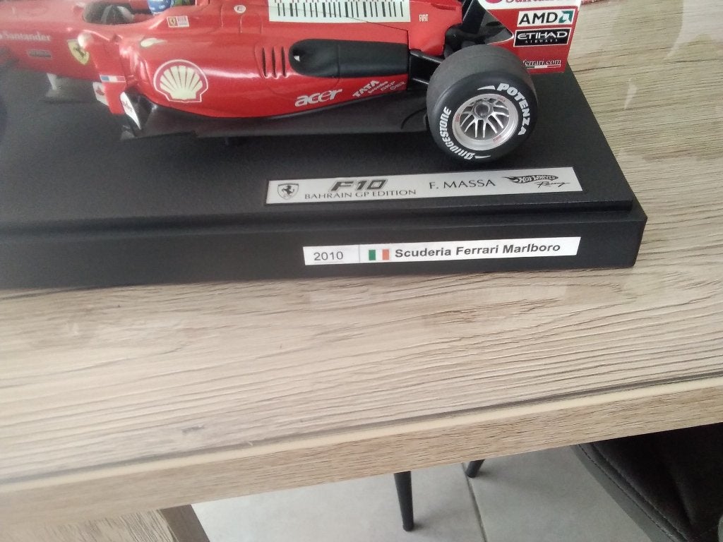 ferrari  en 1/18 Felipe Massa de 2010, Enlèvement, Comme neuf, Voiture, Hot Wheels