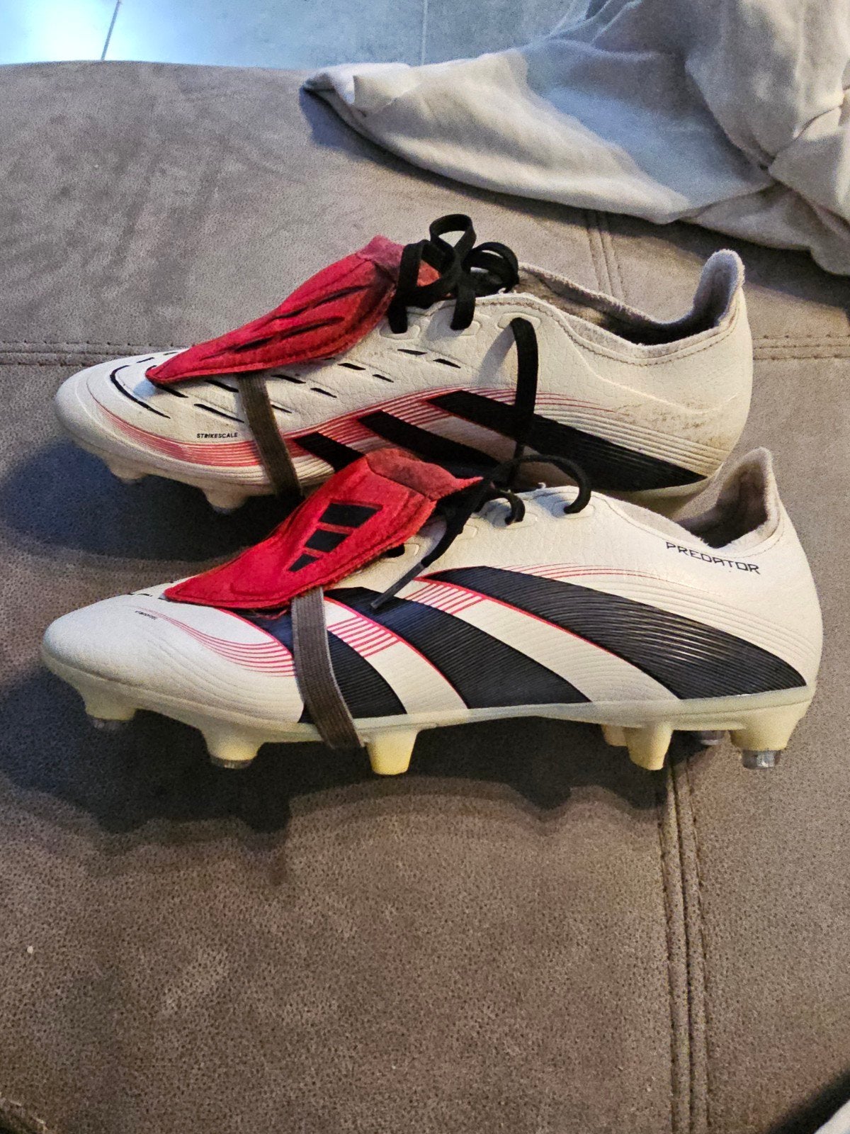 adidas voetbalschoenen, Sport en Fitness, Ophalen, Zo goed als nieuw, Schoenen