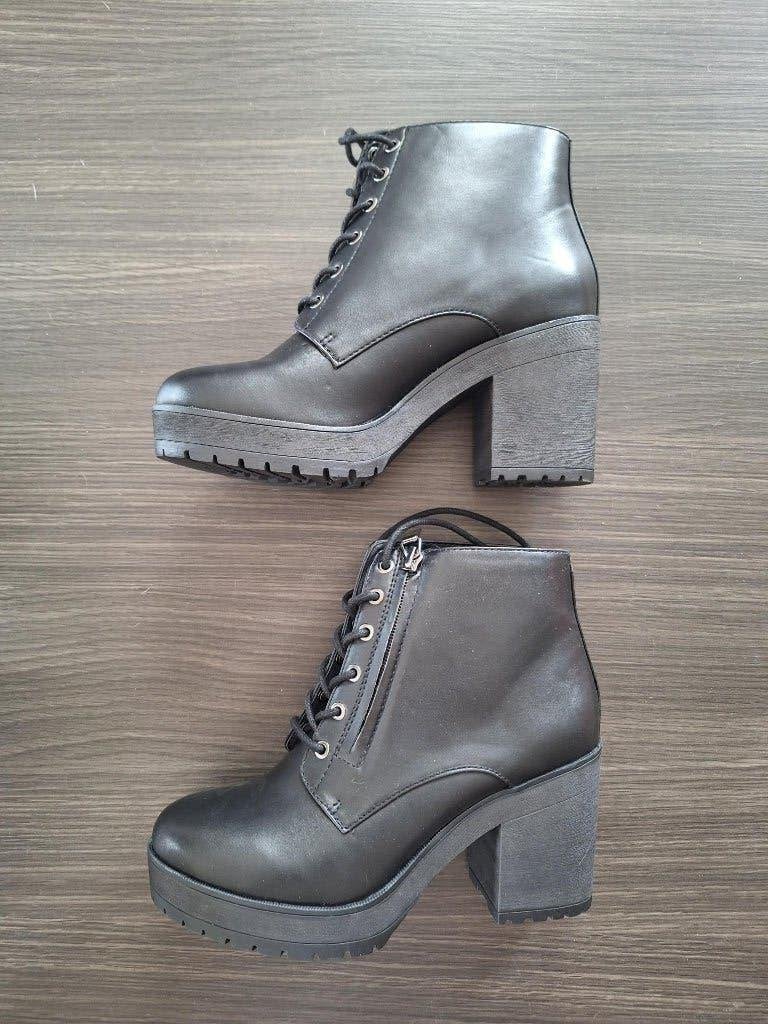 Enkellaarsje Bershka maat 38, Kleding | Dames, Schoenen, Zwart, Lage of Enkellaarzen, Nieuw, Bershka