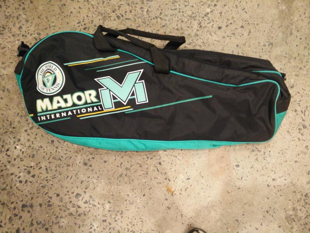 sacs de tennis neufs, Enlèvement