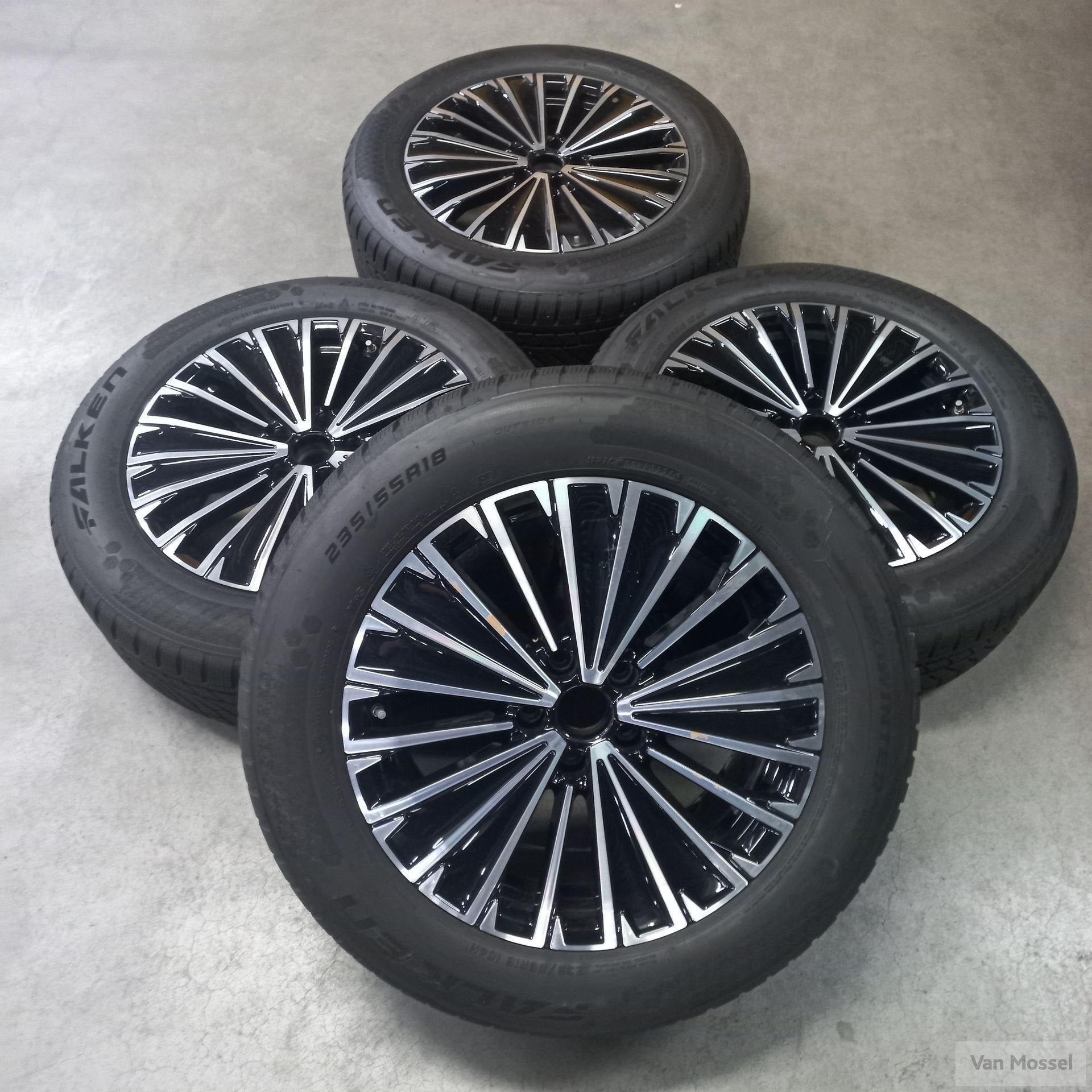 Volkswagen Tiguan Falken Eurowinter HS02 PRO 235/55/R18 104H, Pneus et Jantes, Pneus hiver, Véhicule de tourisme, -
