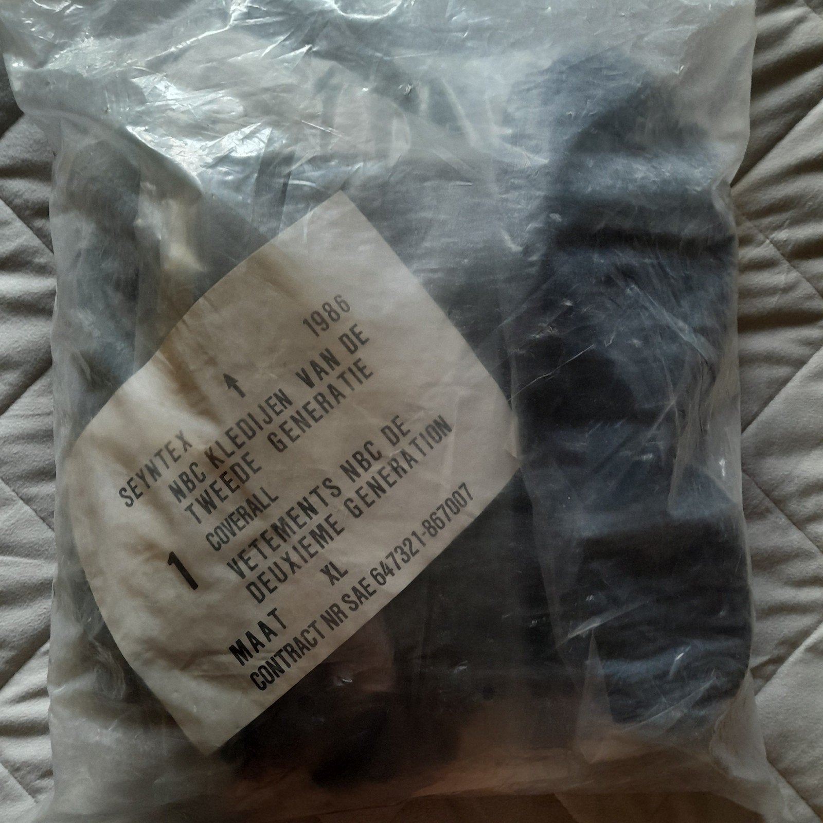 Tenue NBC, Collections, Enlèvement