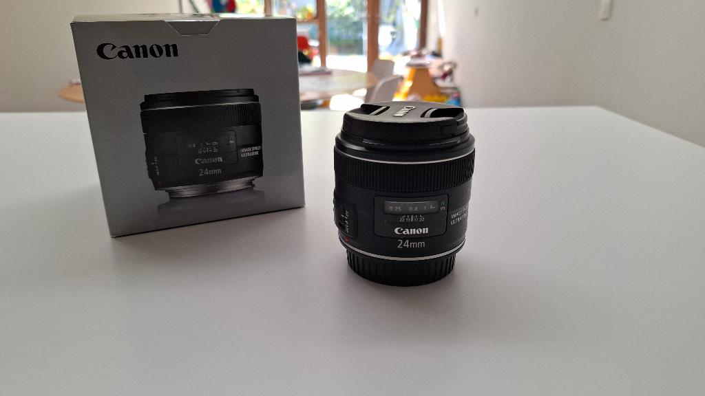 Canon EF 24 mm f/2.8 IS USM - zo goed als niew, Ophalen of Verzenden, Zo goed als nieuw, Groothoeklens