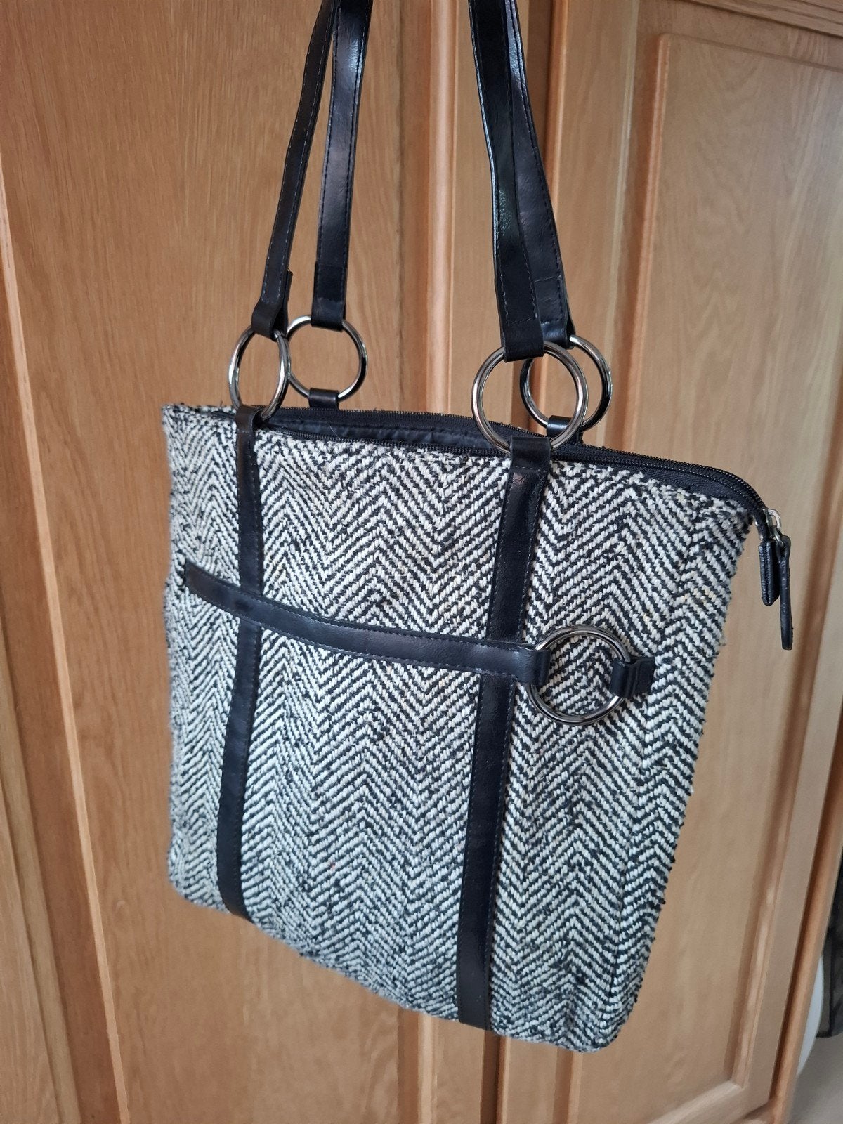 grand sac tweed chevron noir blanc, Bijoux, Sacs & Beauté, Enlèvement ou Envoi, Comme neuf, Noir, Sac à main