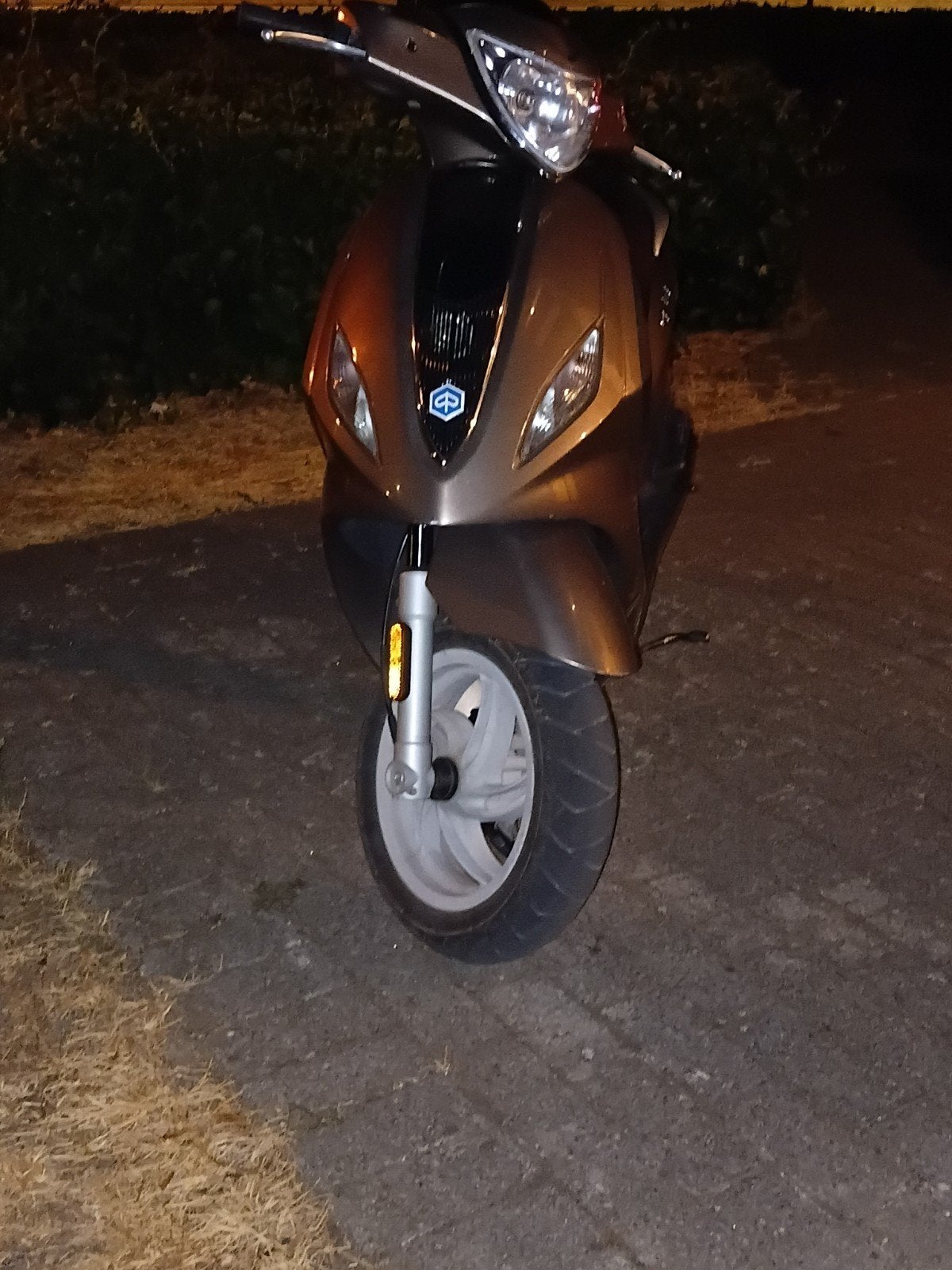 piaggio New fly 50 cc 4takt a klasse, Fietsen en Brommers, Ophalen, Fly