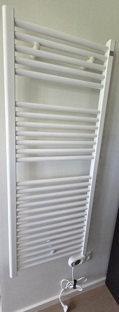 Zehnder Aura elektrische handdoekradiator, Doe-het-zelf en Bouw, Ophalen, 500 tot 800 watt, Radiator, Minder dan 60 cm