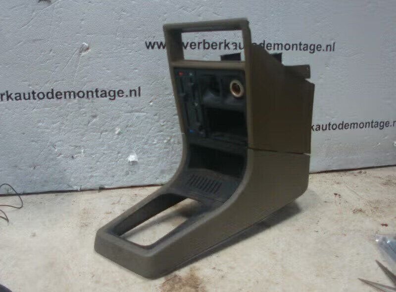 MIDDENCONSOLE Kadett E (33 / 34 / 43 / 44) (90-341-788), Bahnhofsplatz 65423 Rüsselsheim am Main, DE, Enlèvement ou Envoi, Opel