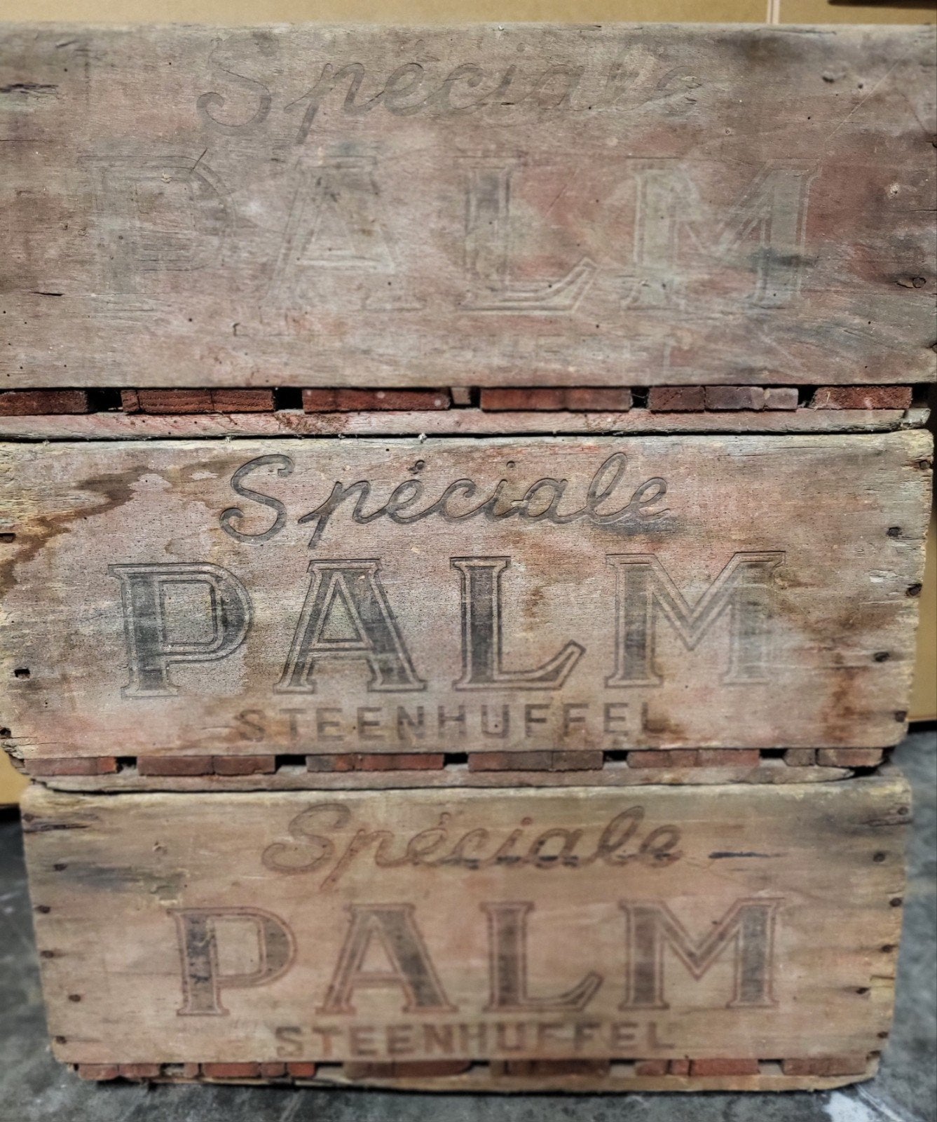 Houten bierkisten Palm, Ophalen