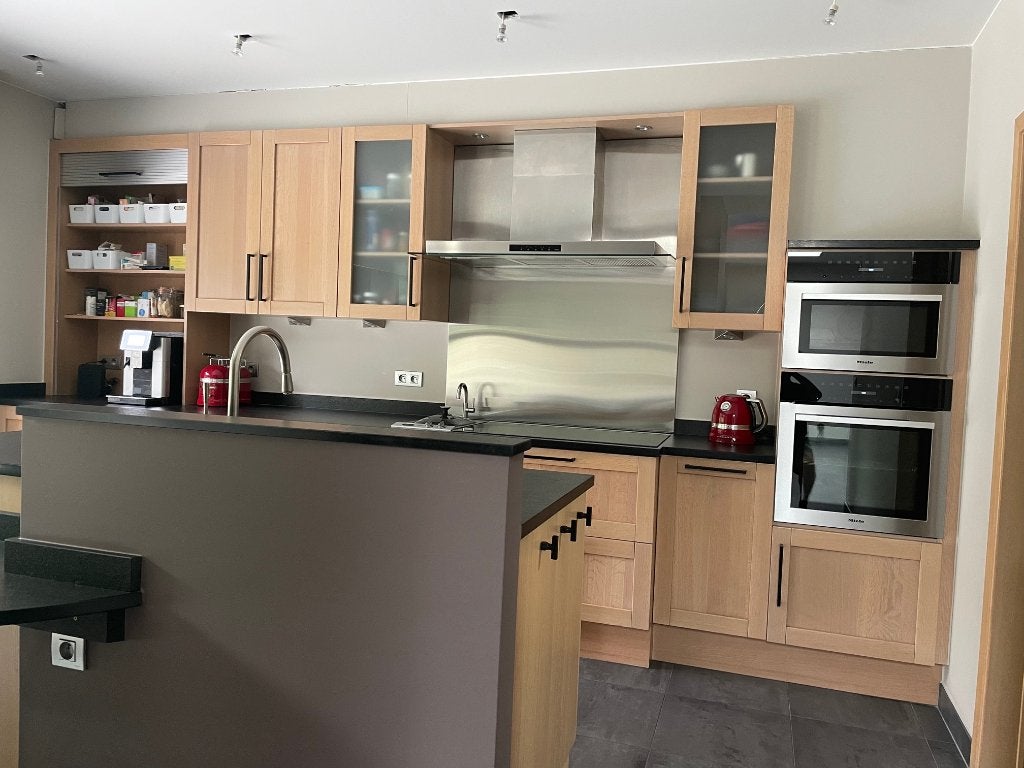 Keuken massief eik met Jasberg natuursteen werkblad en tafel, Huis en Inrichting, Ophalen, Gebruikt, Graniet of Steen