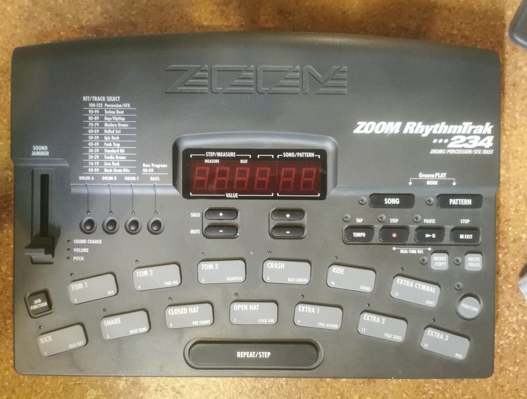Zoom RT-234 drumcomputer, met voeding, doos en handleiding, Enlèvement ou Envoi, Utilisé, Autres marques