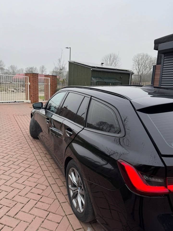 BMW 3 serie touring schade, Auto's, BMW, Particulier, 3 Reeks, Benzine, Euro 6, Stadsauto, 5 deurs, Automaat, Zwart, Zwart, Leder