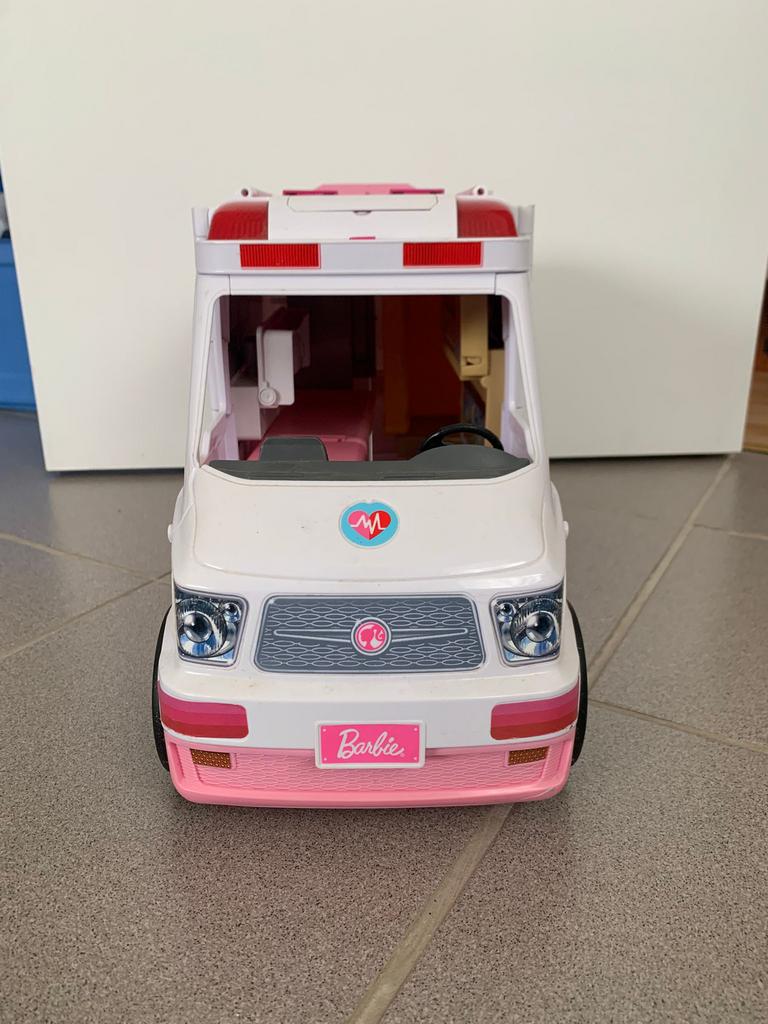 Ziekenwagen Barbie met accessoires, Ophalen of Verzenden, Zo goed als nieuw