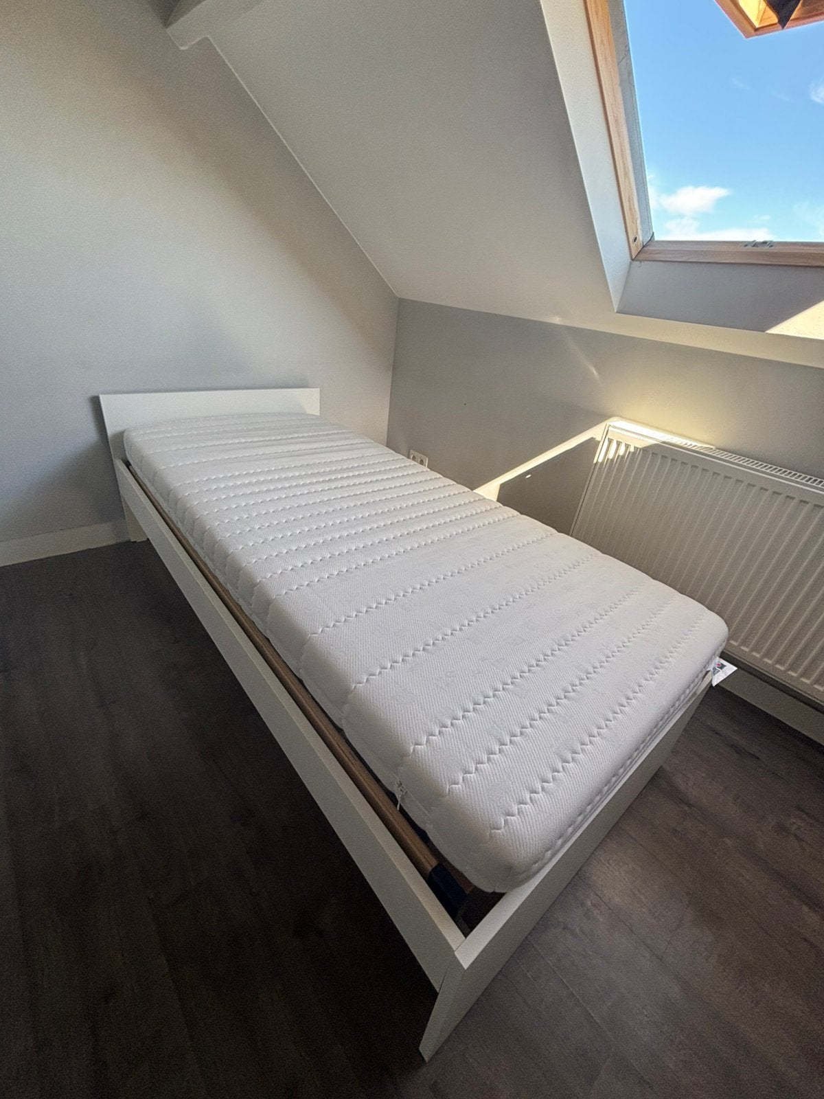 A vendre lit 1 personne, Ophalen, Zo goed als nieuw, 200 cm
