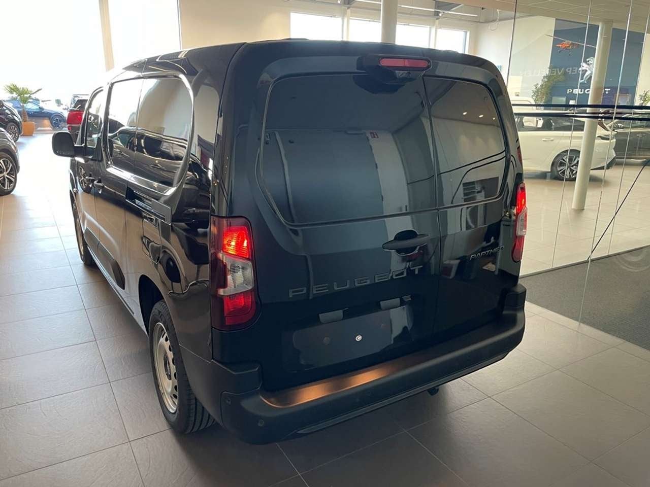 Peugeot Partner XL 130PK Automaat *0KM*, Auto's, 1498 cc, USB, 0 kg, Zwart