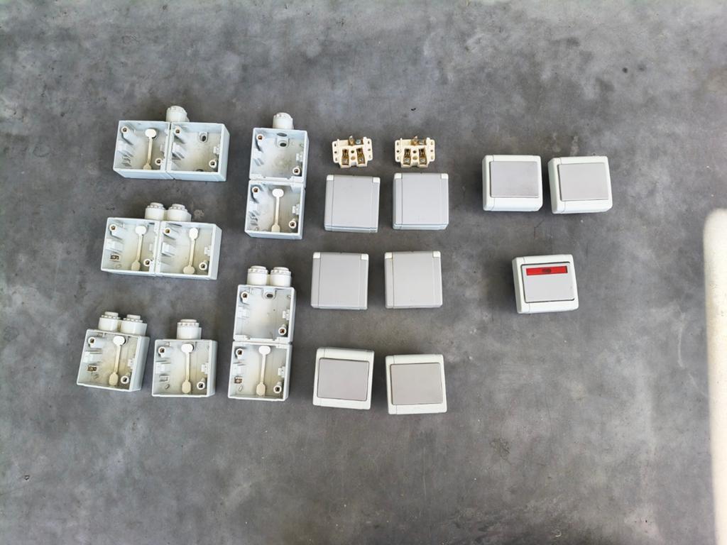 Niko Hydro 55 opbouw, Ophalen, Schakelaar