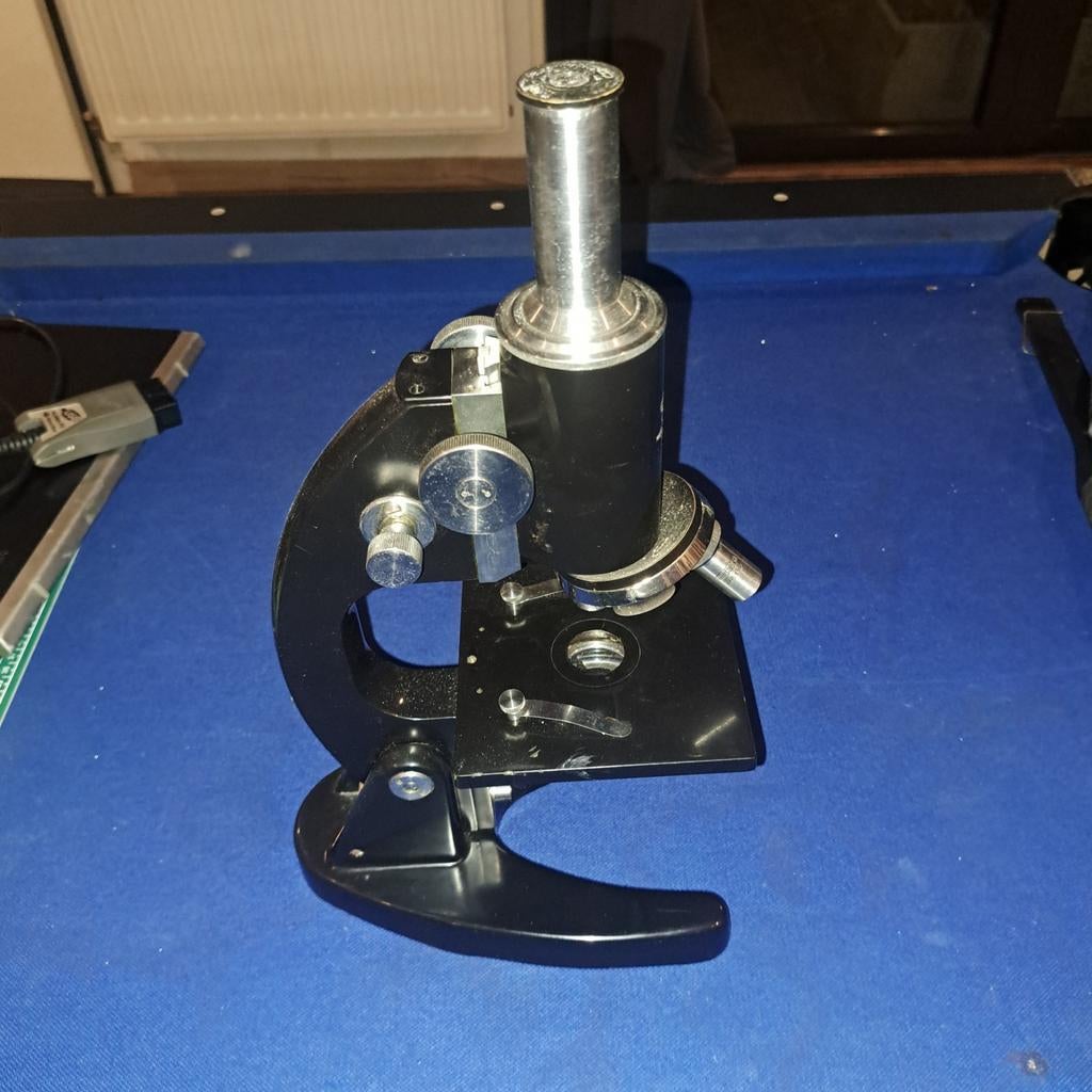 Microscope, Enlèvement
