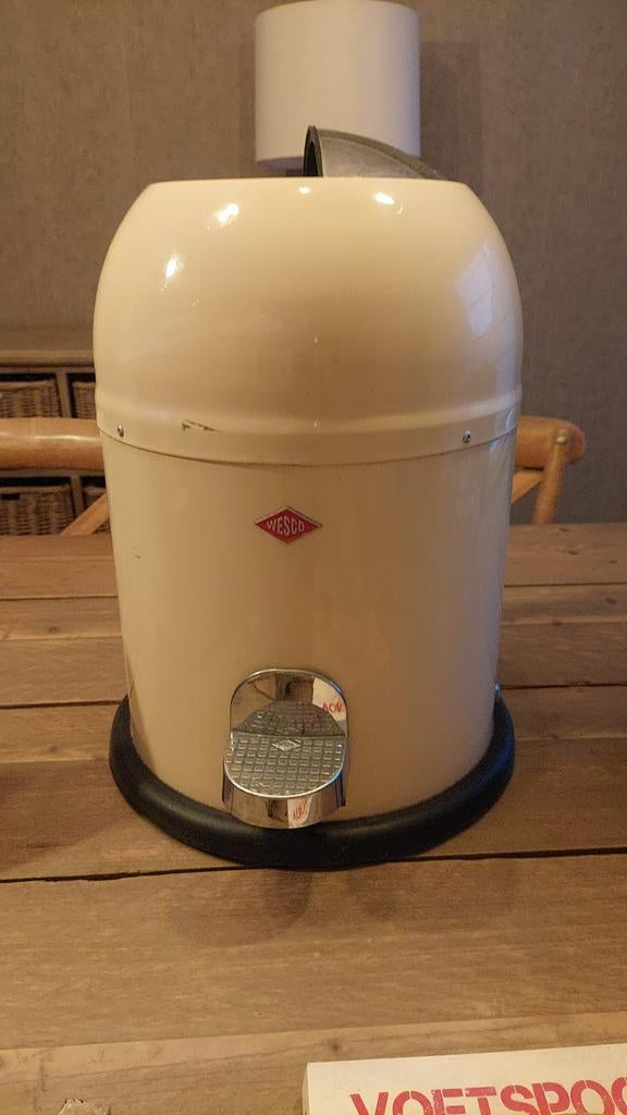 Vuilbakje wesco., Ophalen