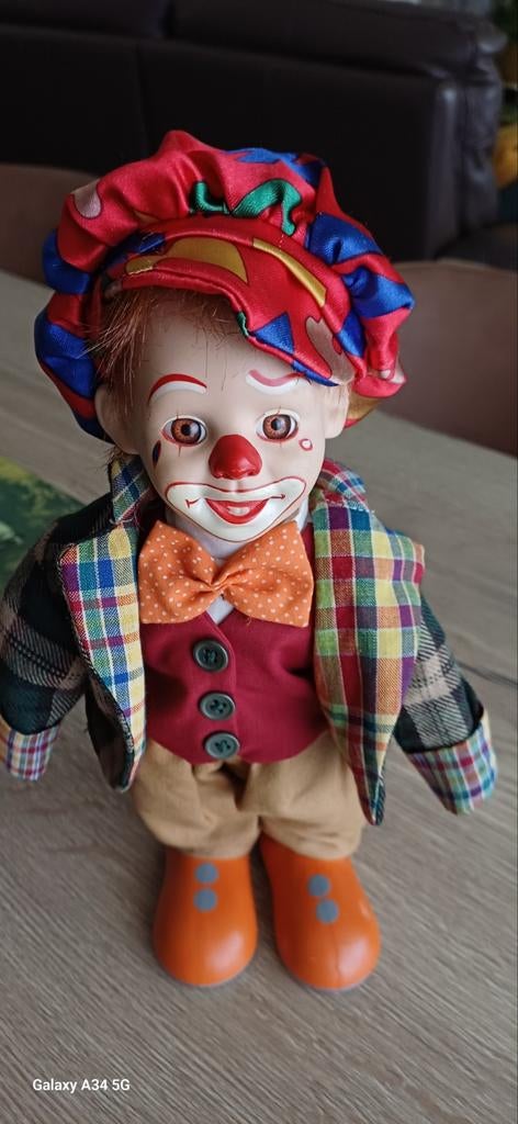 Clown  in porselein, Ophalen