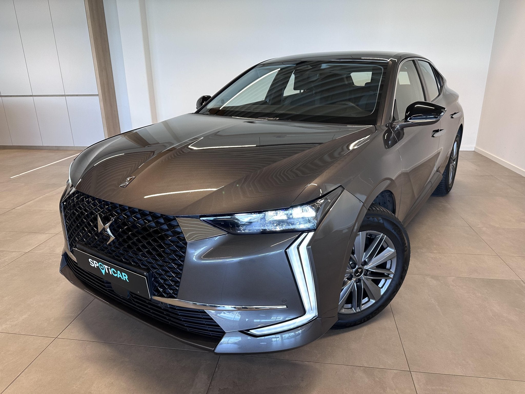 DS Automobiles DS 4 1.2 BENZINE 130 EAT 8, Autos, DS, Argent ou Gris, Achat, Cruise Control, Euro 6