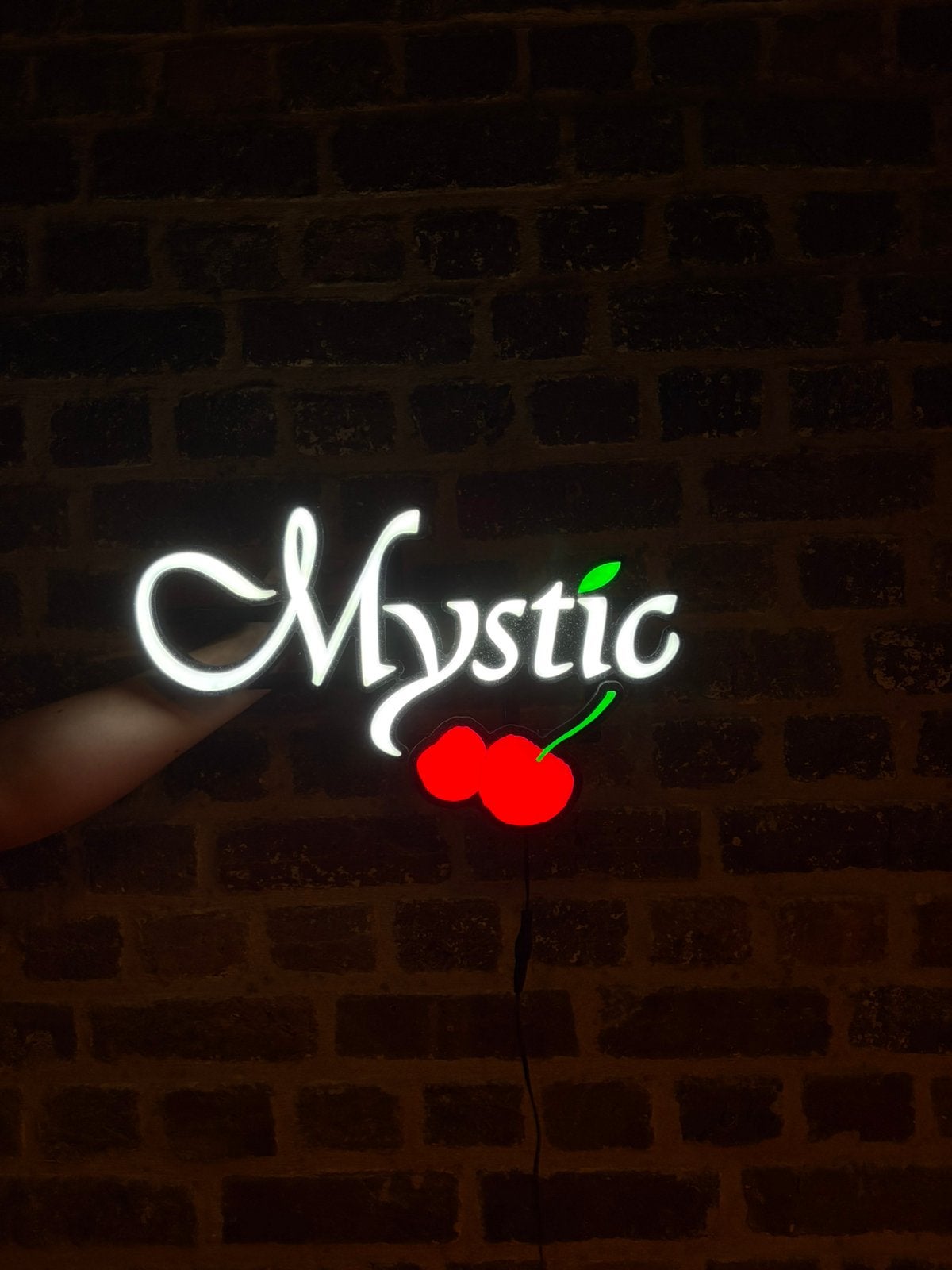 Mystic LED lichtreclame / neon wandbord met kersen-logo, Ophalen, Gebruikt, Lichtbak of (neon) lamp