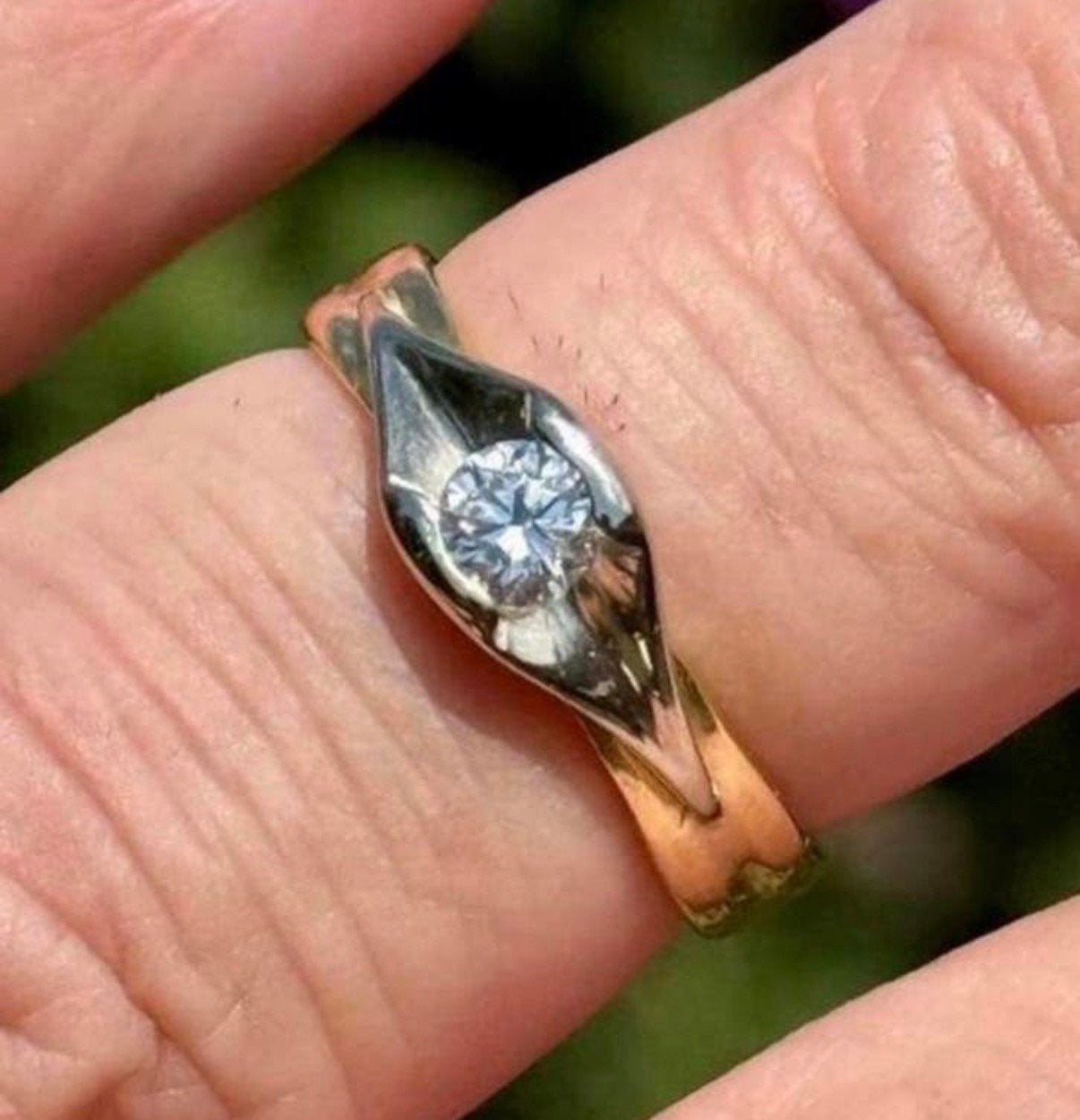 18 karaat gouden ring met natuurlijke diamant/ certificaat!, Geel, Ophalen of Verzenden, 17 tot 18, Met edelsteen